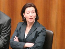 Männerpartei fordert den Rücktritt der Gleichbehandlungsministerin Heinisch-Hosek (SPÖ)